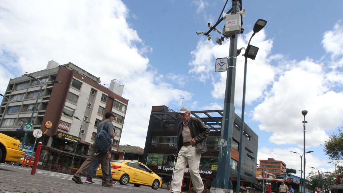 El sistema se colocó en el sector de La Mariscal, en abril de 2023. Moradores de la zona aseguran que no funciona.