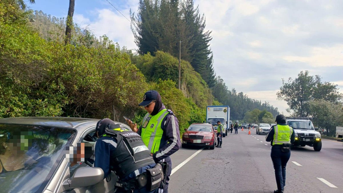 La restricción del Pico y placa en Quito rige en dos horarios, de lunes a viernes.