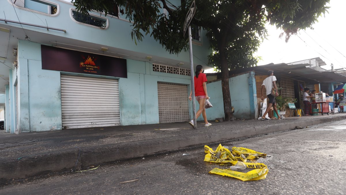 Escena. Ayer, en el lugar donde se produjo el hecho aún quedaban pedazos de la cinta que usaron para cerrar