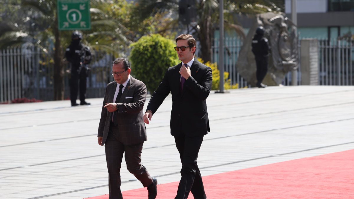 El viceministro del Interior, Esteban Torres, fue uno de los funcionarios del Gobierno en llegar