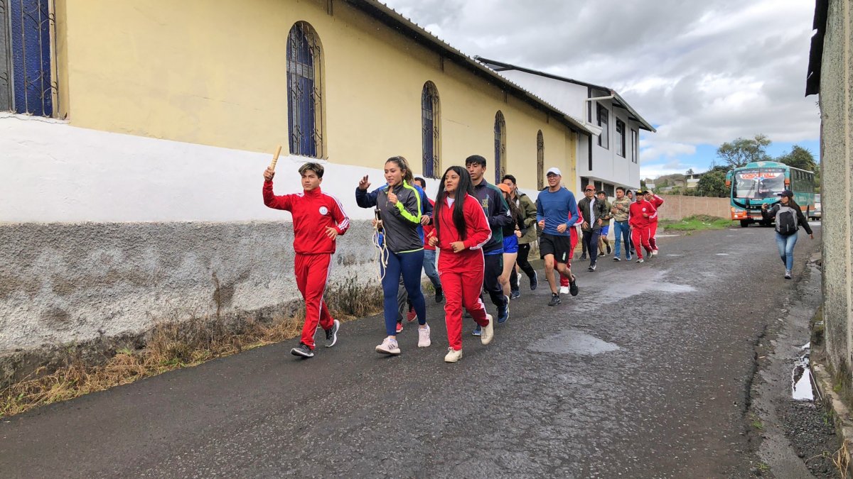 Estudiantes de dos institutos y tres universidades hicieron el recorrido.