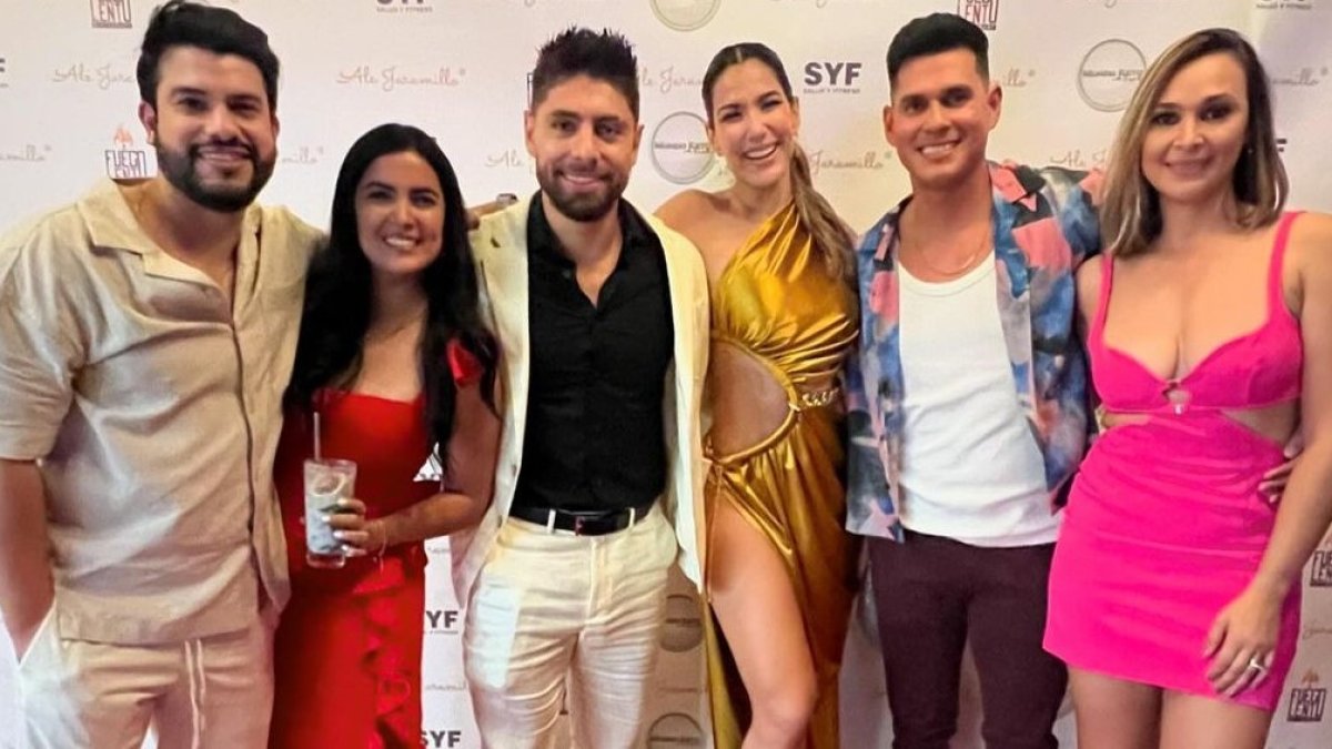 Alejandra con amigos y su novio, Beta.