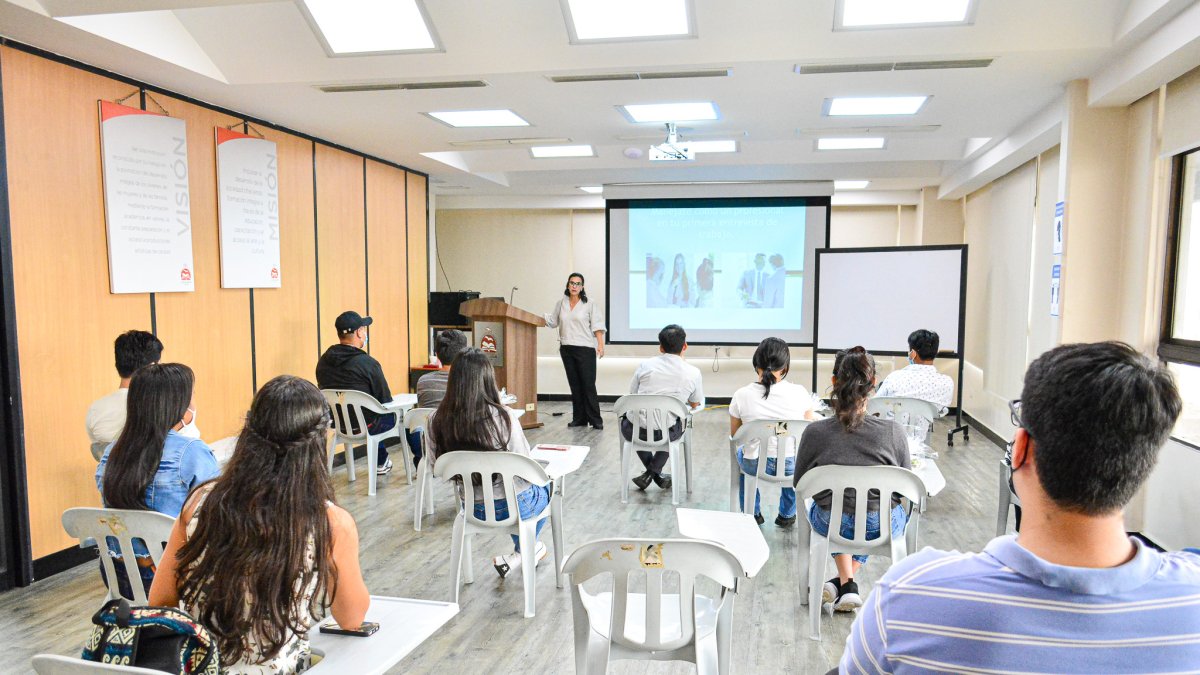 Educación. La Fundación mantiene su trabajo con becas estudiantiles.
