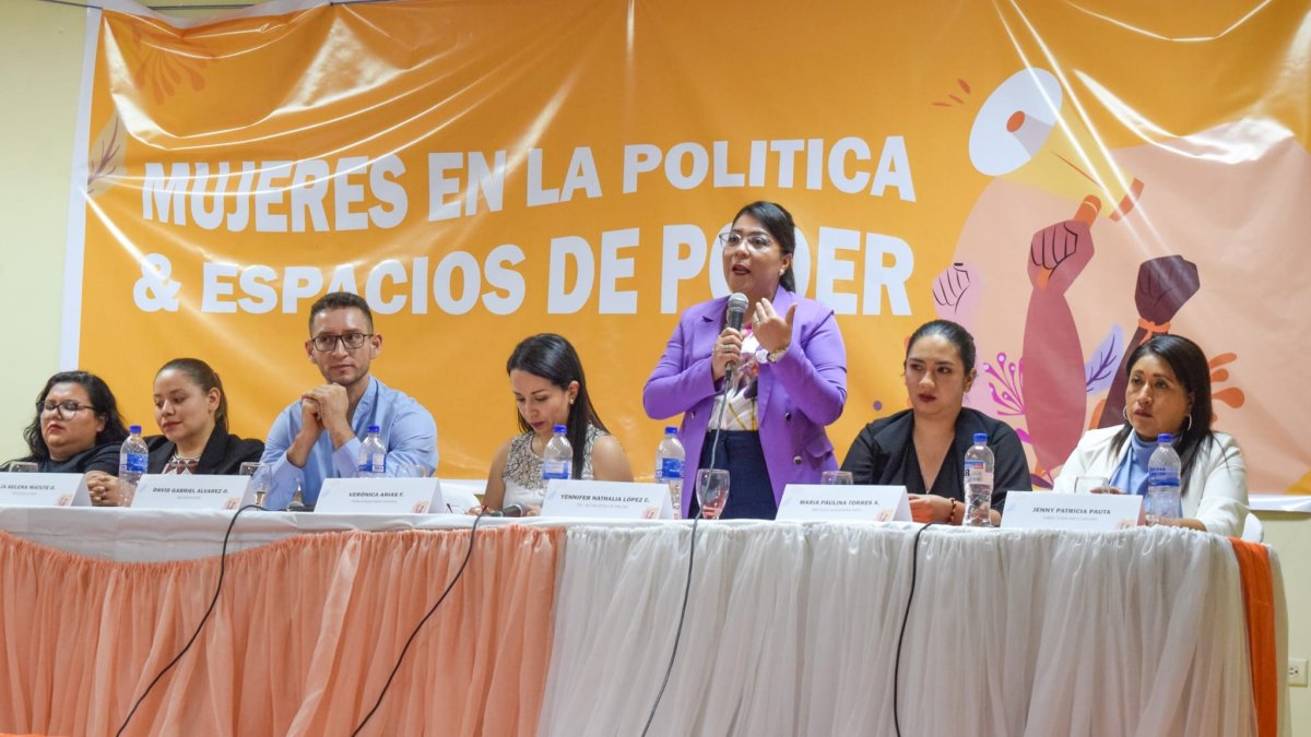La alcaldesa del cantón Paltas, Yennifer López, en un acto en defensa de los derechos de las mujeres. Ella denunció violencia política de género en su contra cuando era vicealcaldesa, en 2022.