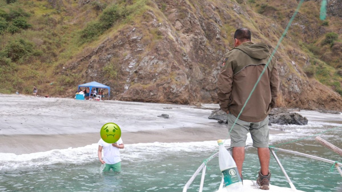 Operativo. En la playa de Salango, se ejecutó un operativo entre la armada y el ministerio de Turismo.