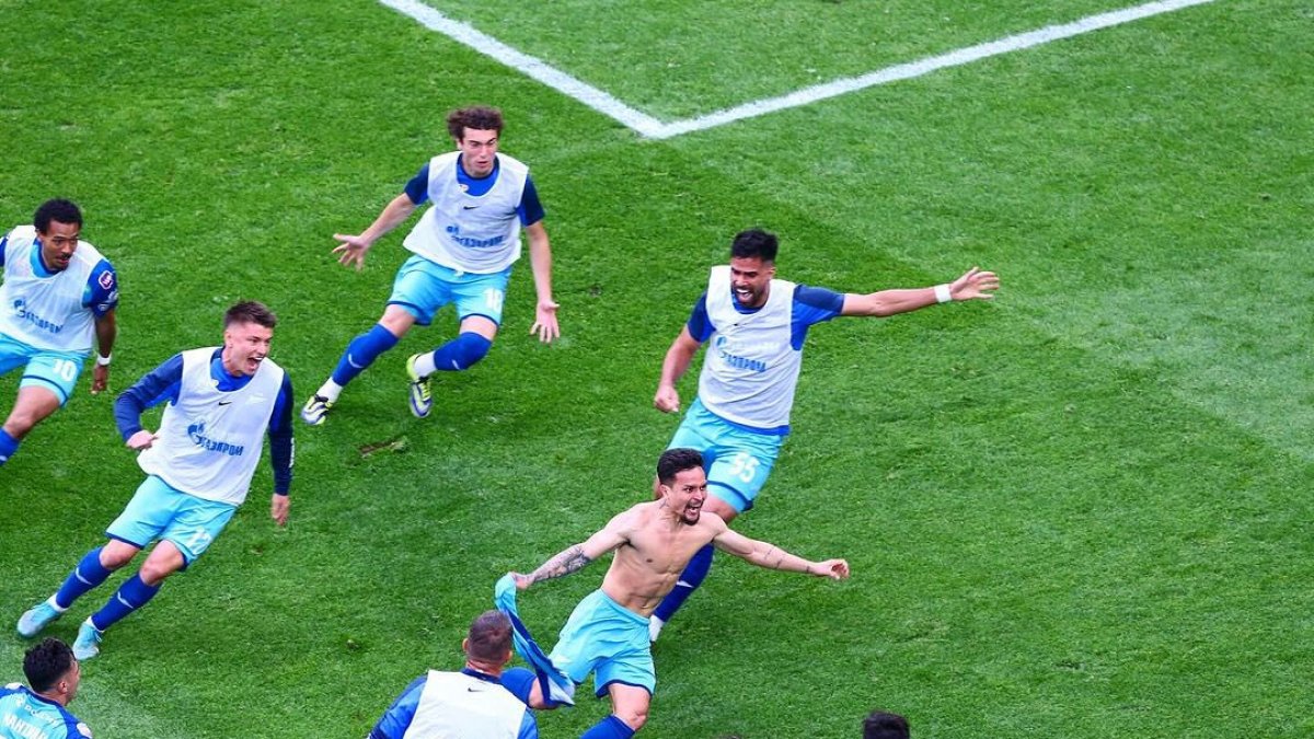 Los jugadores del Zenit festejaron eufóricos la consecución del título.