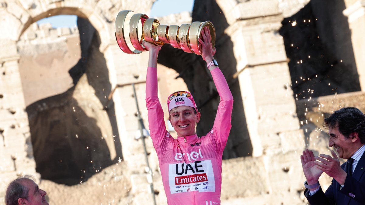 Tadej, de 25 años, debutaba en Italia y ahora se llevó el título de campeón.