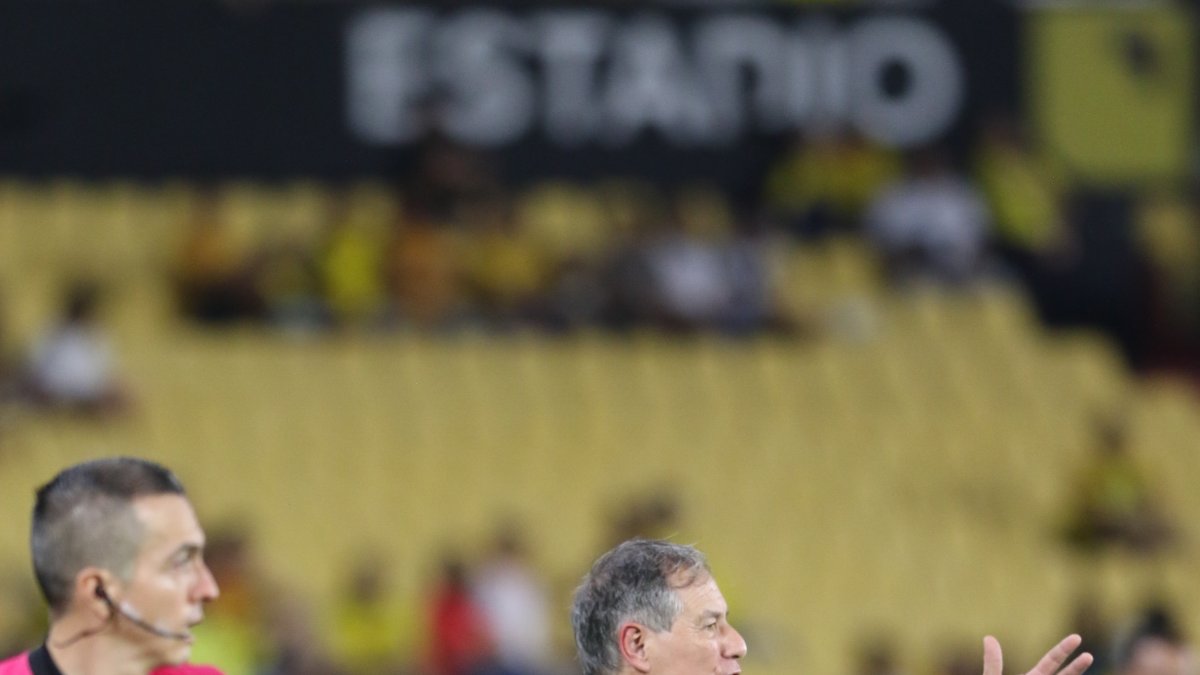 Ariel Holan, entrenador de Ídolo del Astillero.