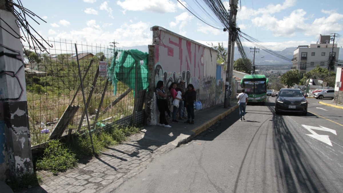 Cumbayá no cuenta con paradas con infraestructura  para las líneas de buses.