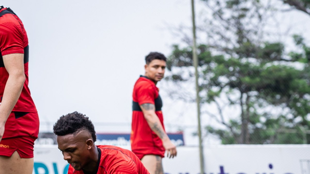 Los jugadores suplentes entrenaron bajo la supervisión del técnico Ariel Holan