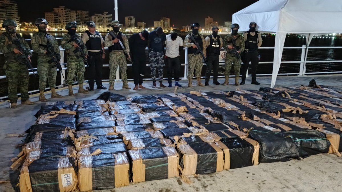 Los paquetes con droga y los detenidos llegaron a Salinas la madrugada de este martes 28 de mayo.