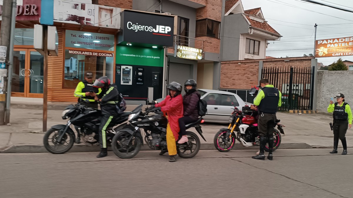 El proyecto de ordenanza para regular dos en moto espera ingresar a segundo debate.
