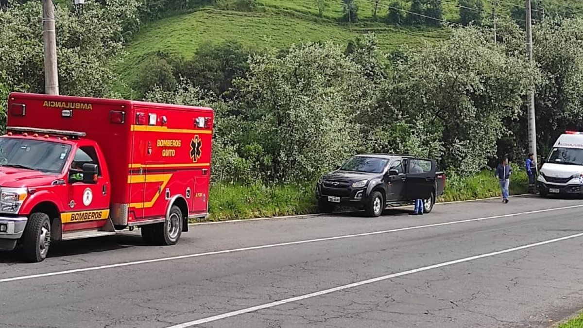 Los afectados fueron atendidos por paramédicos, tras el siniestro vial en la avenida Simón Bolívar.