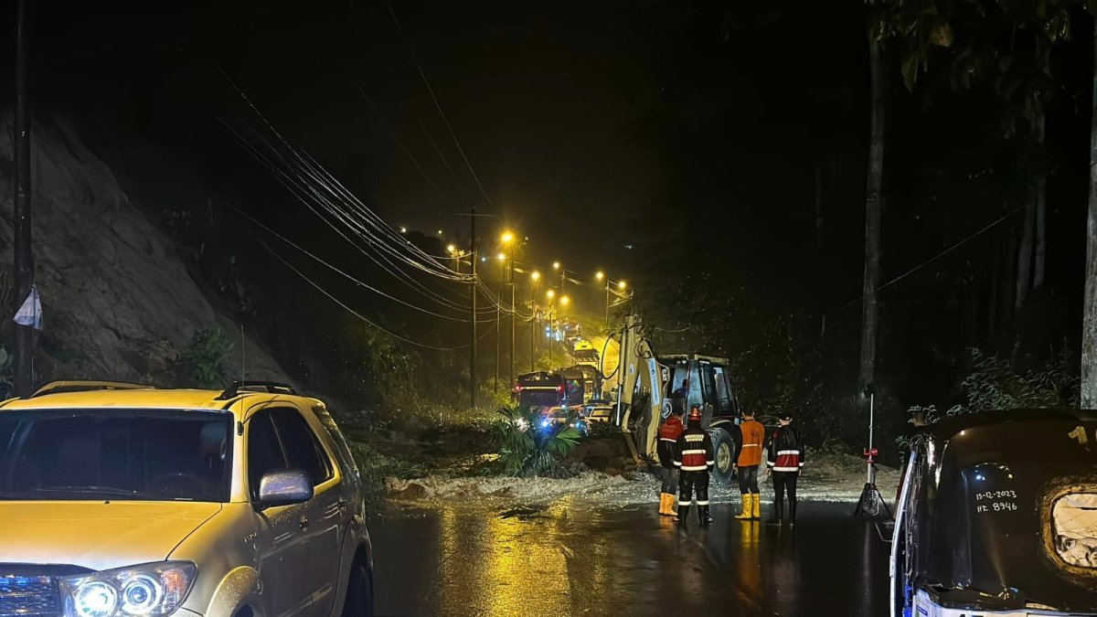 En Esmeraldas se han registrado fuertes lluvias que han desencadenado deslizamientos de tierra.