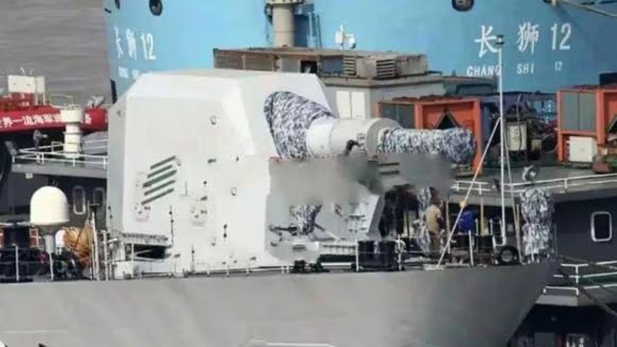 Fotografía tomada en 2018 de un buque de desembarco de tanques Tipo 072