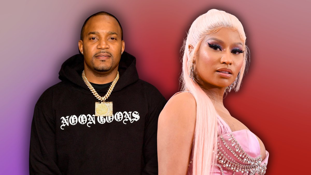 El Dj compartió en redes videos en los que se lo ve firmando los pechos de las fans de Nicki