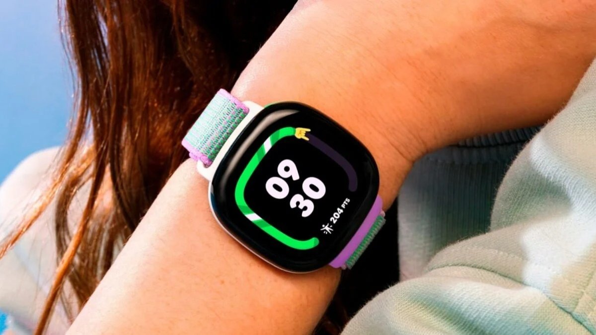 Fitbit reveló su primer reloj inteligente y rastreador de actividad física dirigido específicamente a niños.