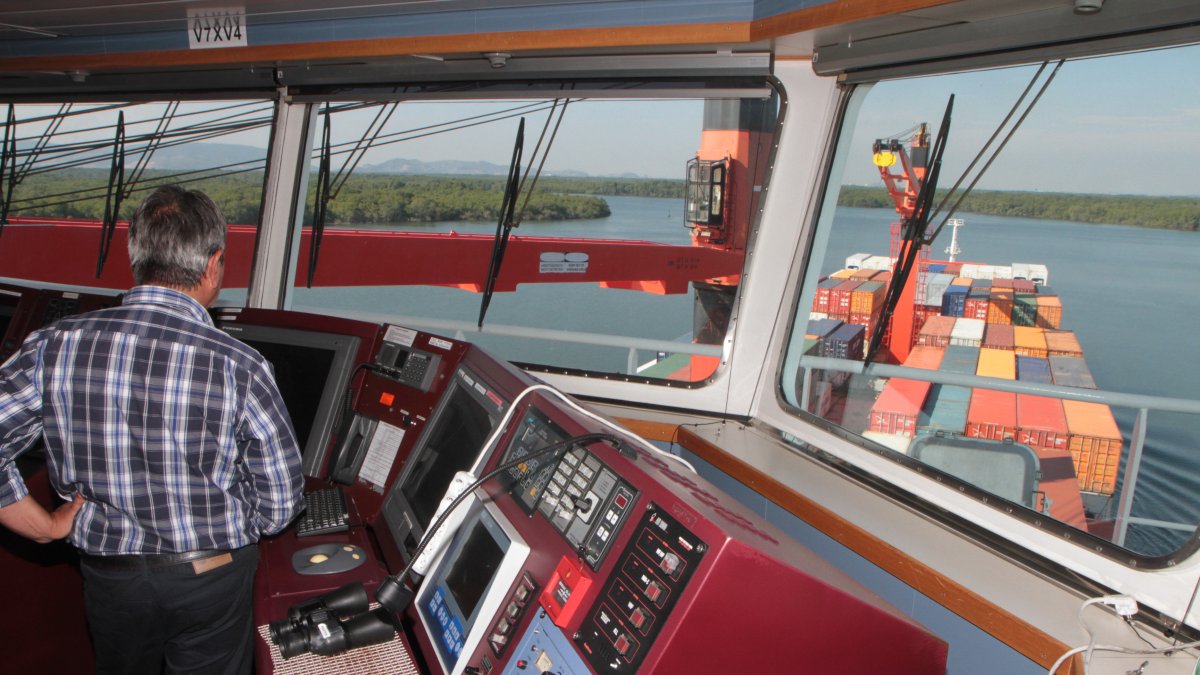 Puerto.- Una nave se dirige al muelle del Puerto Marítimo de Guayaquil.