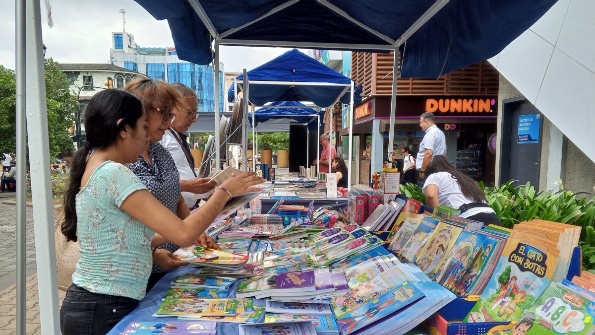 Visita. La ciudadanía tendrá acceso a libros de historia e infantiles.