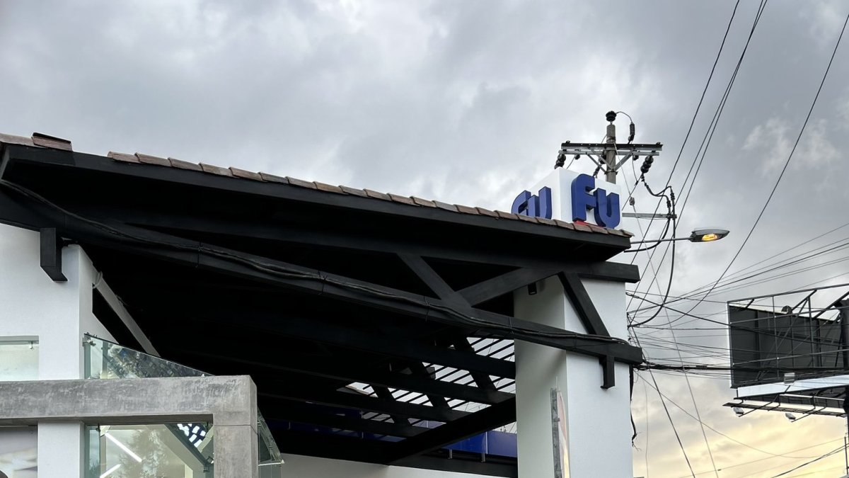 Los moradores de Cumbayá denuncia que la construcción no va acorde con el estilo de la Plaza