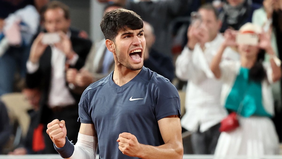 Carlos Alcaraz y su celebración tras imponerse a Jasper de Jong.