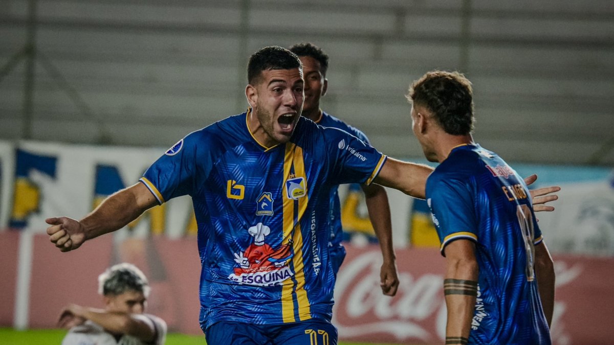 Delfín celebró la victoria ante Real Tomayapo por la Copa Sudamericana