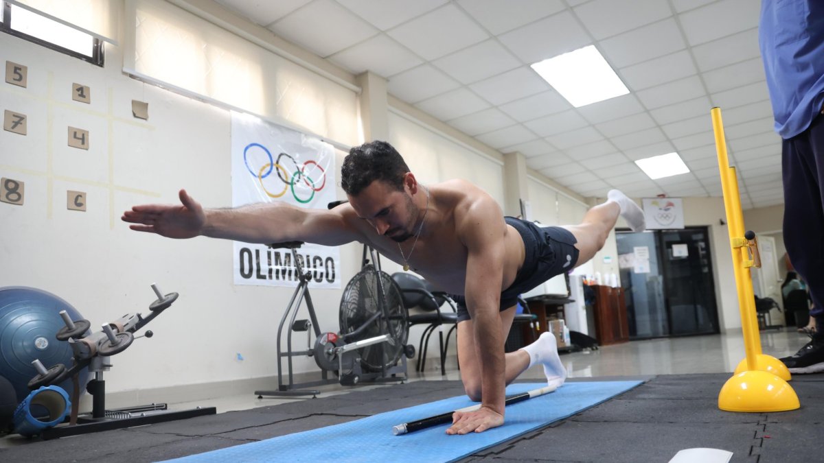 Antes de viajar a Argentina el microtenista ecuatoriano se sometió a exámenes médicos y preparación para el clasificatorio que se disputa en Mendoza.