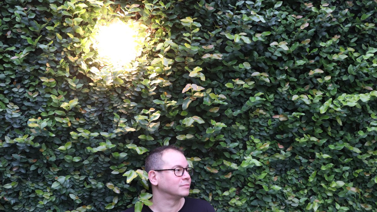 Además de narrador de ficción, el manaba Juan Fernando Andrade destaca como cronista y guionista.