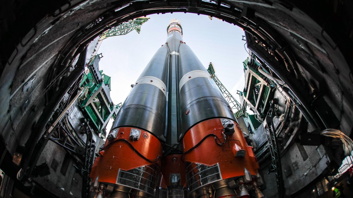 El cohete portador Soyuz-2.1a con la Progress fue lanzado a las 12.43 hora de Moscú (09.52 GMT) desde el cosmódromo ruso de Baikonur.