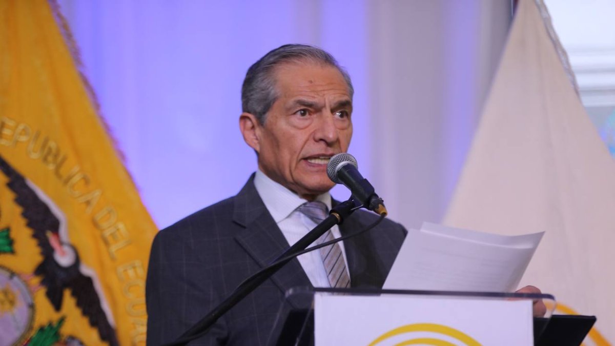 Fernando Muñoz fue removido como presidente del Tribunal Contencioso Electoral.