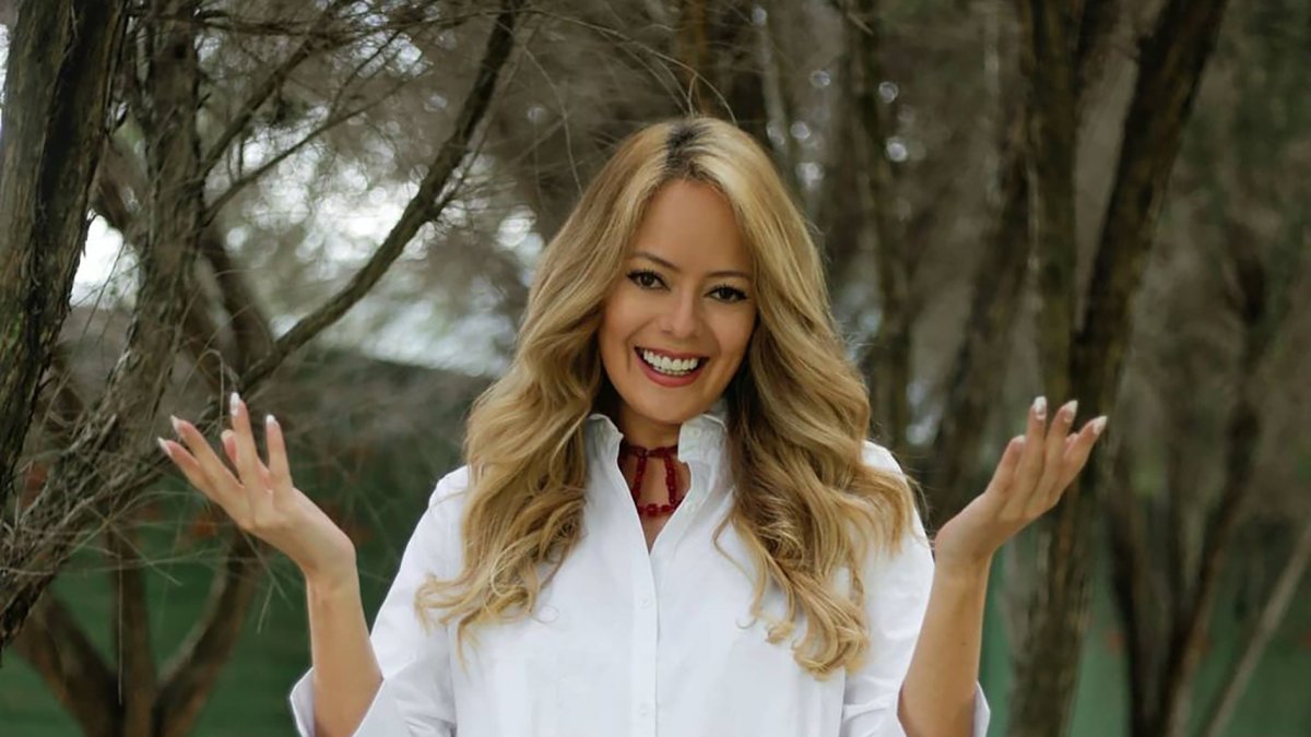 Paullette Velasco estudió Marketing en la USFQ y tiene diplomados y certificaciones en áreas como liderazgo, oratoria, psicología holística o terapia transpersonal.