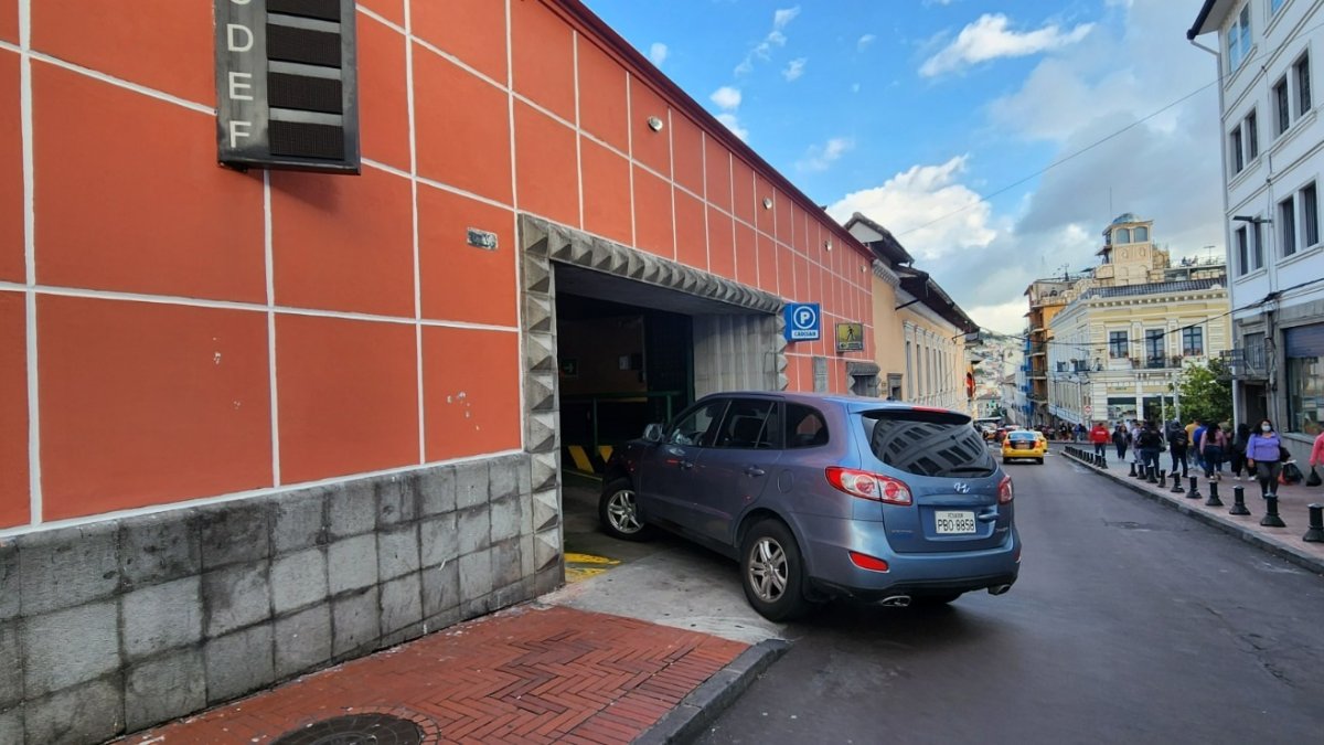 El acceso vehicular a los estacionamientos Cadisan y Montúfar 1 estará restringido.