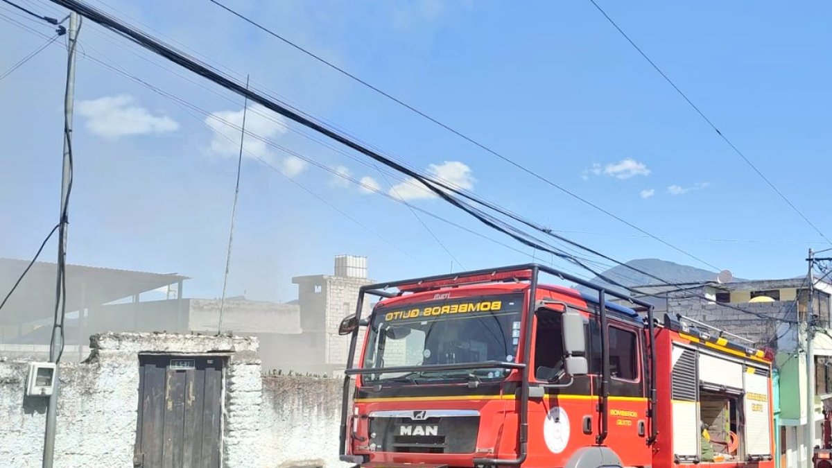 El incendio ocurrió en una vivienda ubicada en la Ferroviaria Baja, en el sur de Quito.