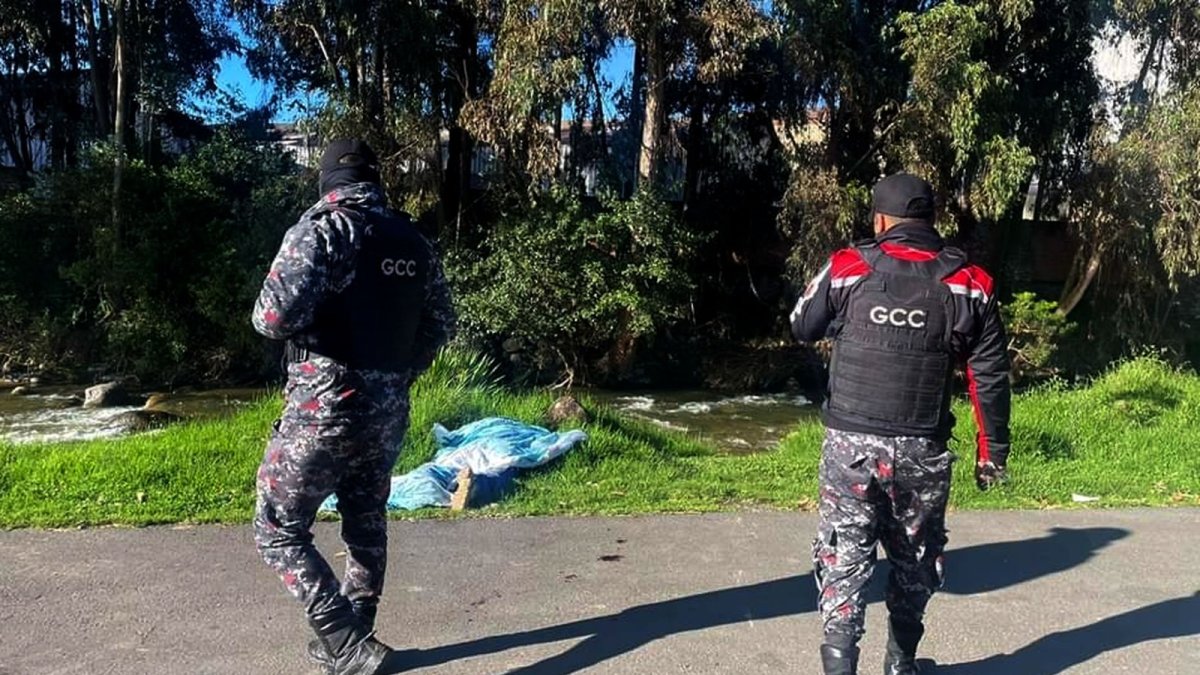 El cuerpo de la víctima presenta signos de violencia, según información de la Policía.