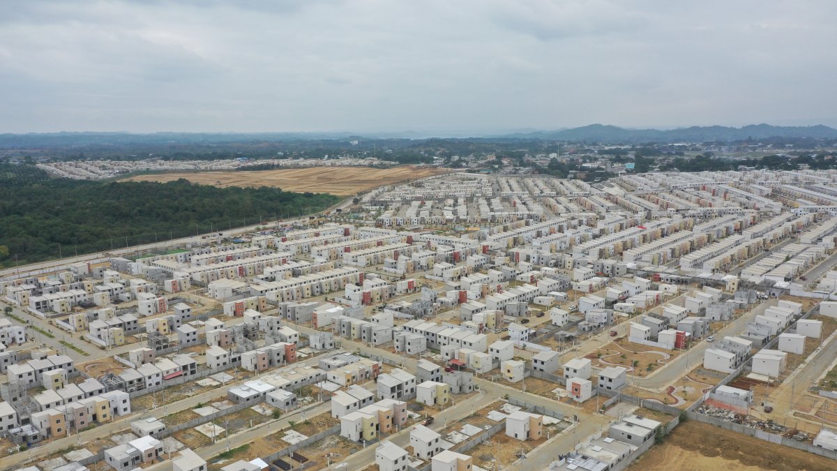 Urbanismo. Las construcciones horizontales siguen ganando terreno con la expansión de Guayaquil hacia el oeste.