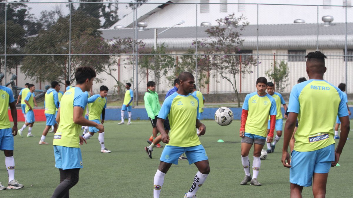 Espoli practica en diversas canchas de la capital. Contar con un espacio propio es el objetivo con los fondos que recibirán por las transferencias de Moisés Caicedo.