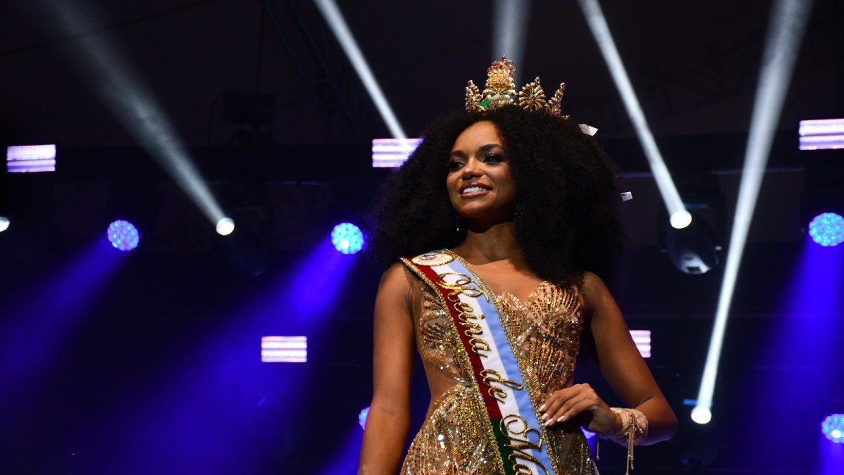 Lisbeth Juliette González Rojas, de 23 años, fue coronada como la nueva Reina de Machala. Kiara Paulina Armijos Feijoo fue designada como Virreina.