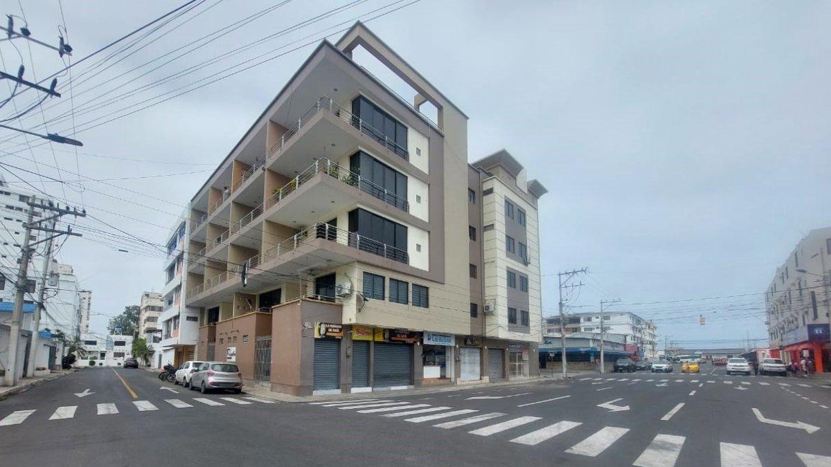 Este es el edificio en el que se produjo el accidente en Salinas, la mañana de este 2 de junio.