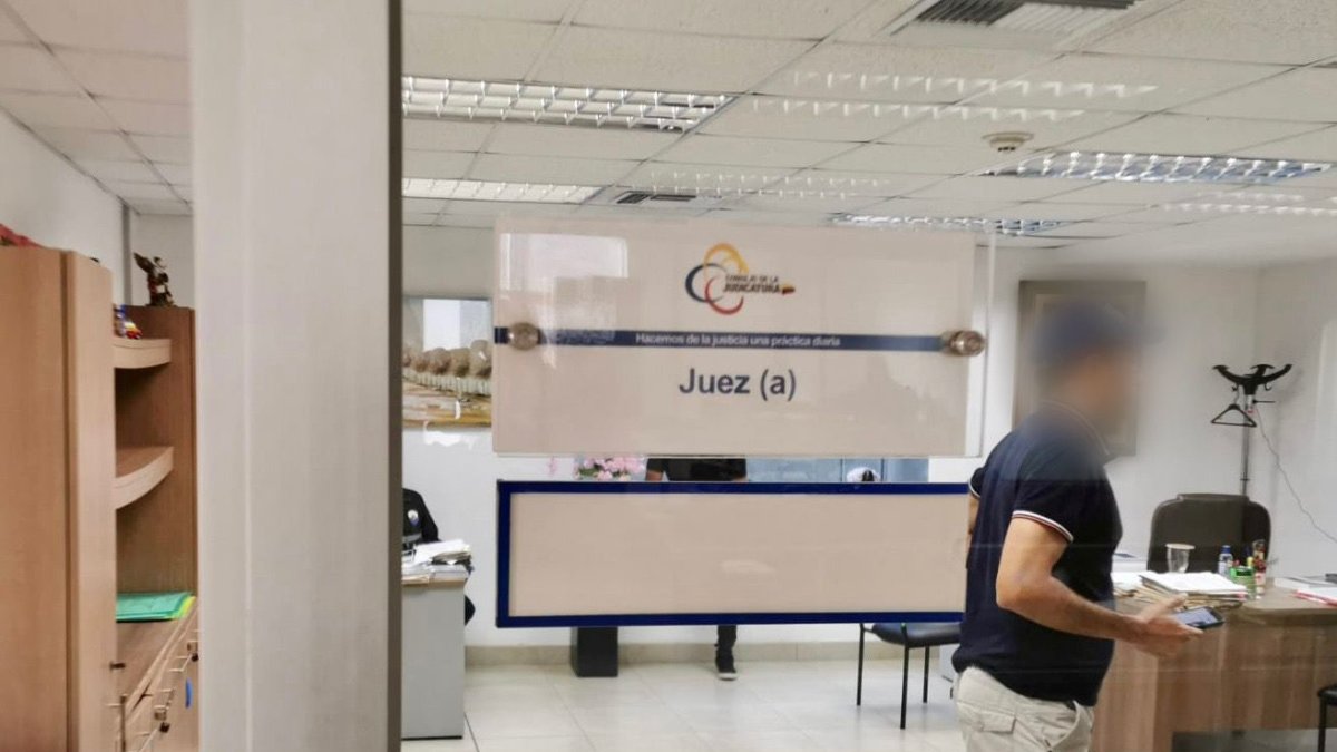 Diligencia. En la lista de los que será imputados están jueces, funcionarios y militares.