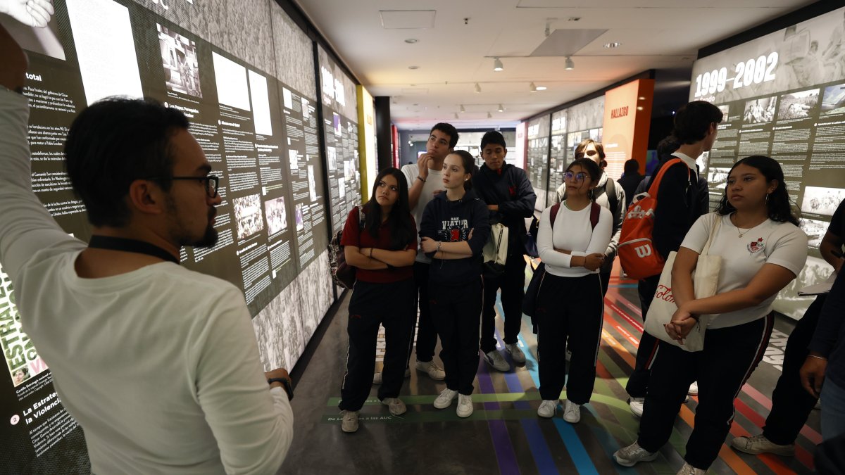 Bogotá. En la exposición se habla de aprender de los errores del pasado, sobre un conflicto armado.