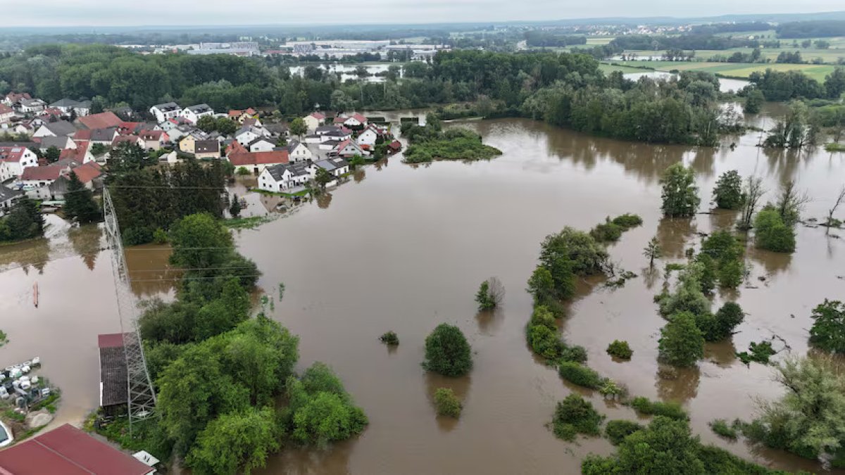Las inundaciones en Alemania dejaron un bombero fallecido.