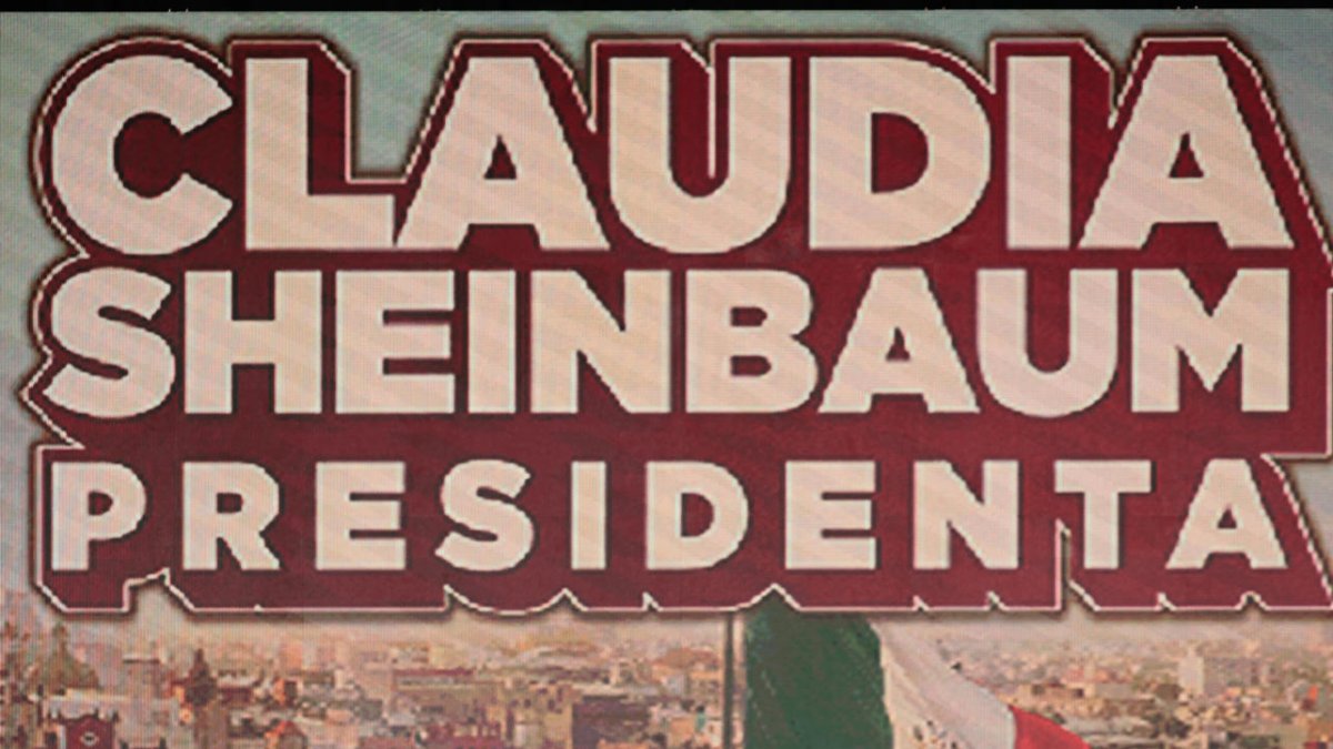 El dirigente del Movimiento de Regeneración Nacional (Morena), Mario Delgado, habla durante una rueda de prensa este domingo en Ciudad de México