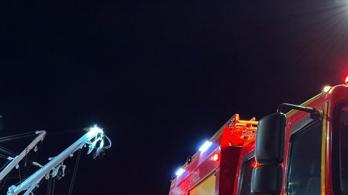 Personal del Cuerpo de Bomberos de Guayaquil atendió la emergencia.