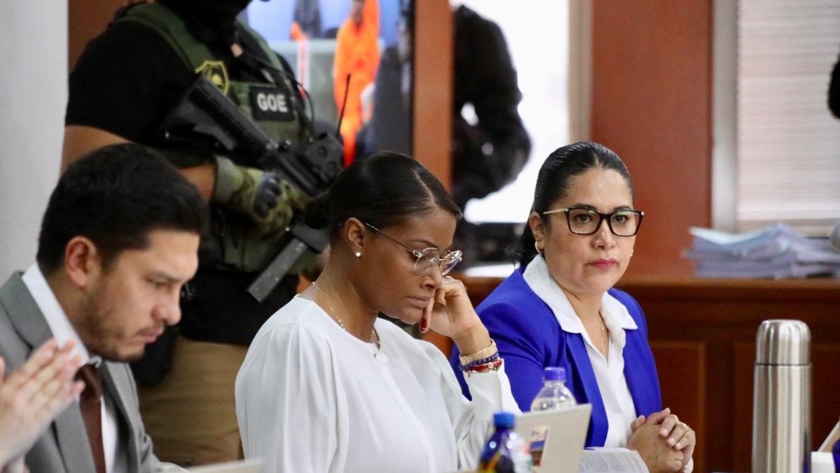 La fiscal Diana Salazar ya se encuentra en la Corte.