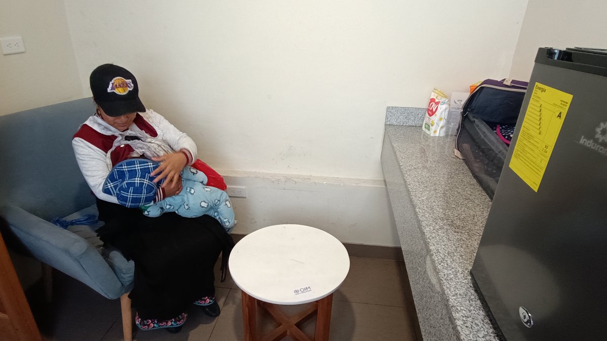 Elvia Namicela es usuaria frecuente del lactario ubicado en la Casa de la Mujer, en el centro de la urbe azuaya.