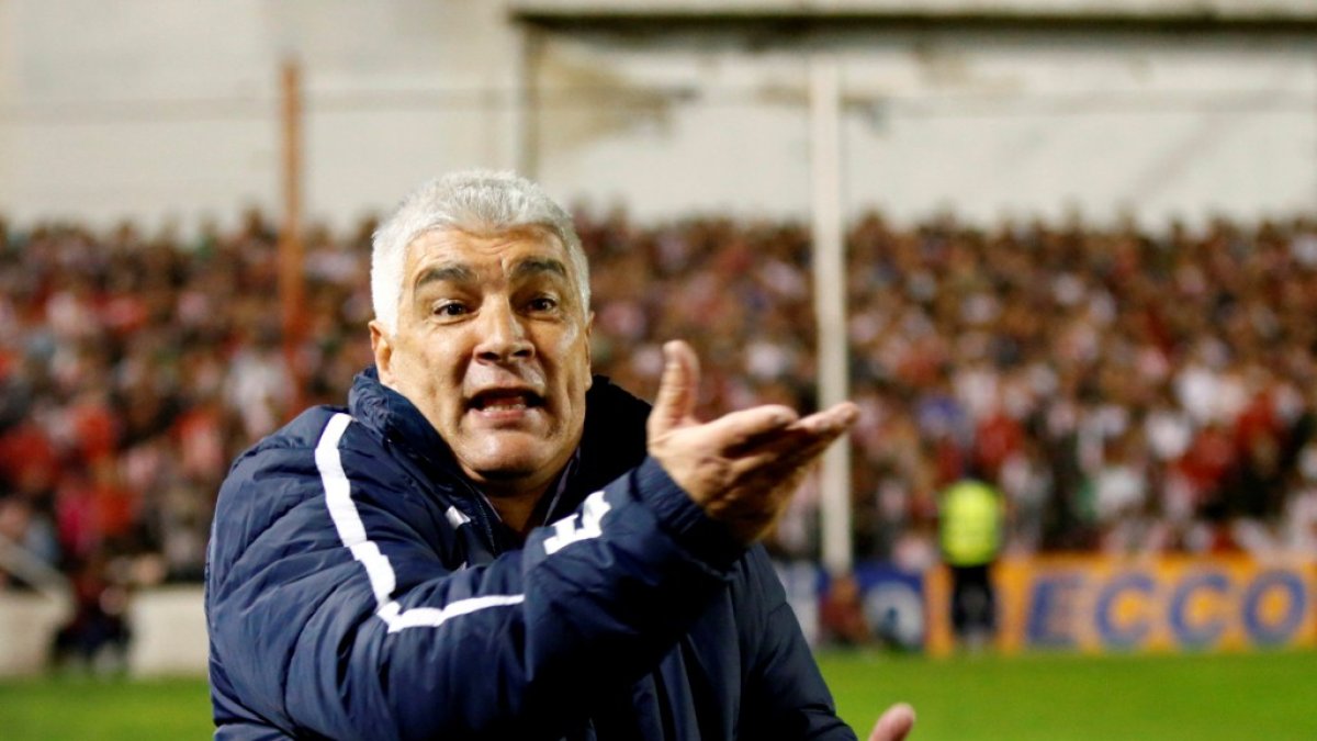 Omar de Felippe otra vez en el radar de Emelec.