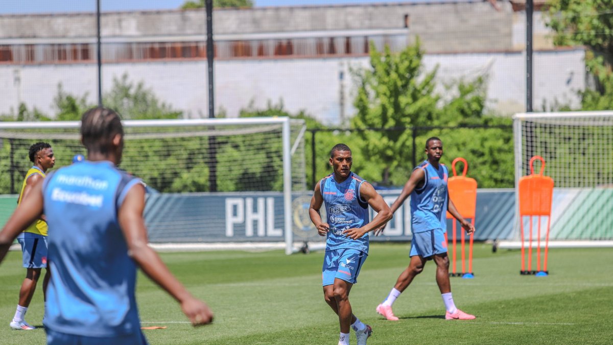 Carlos Gruezo en pleno entrenamiento en Filadelfia.