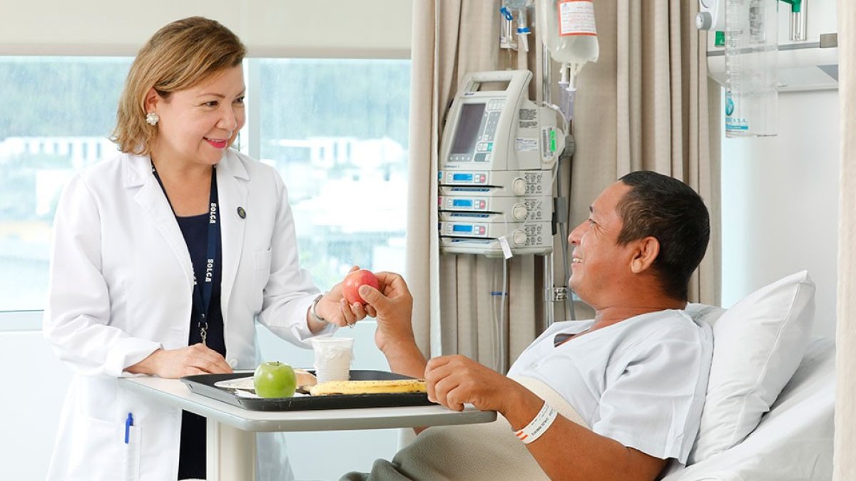 Institución. Solca brinda atención médica y una guía para mejorar la alimentación