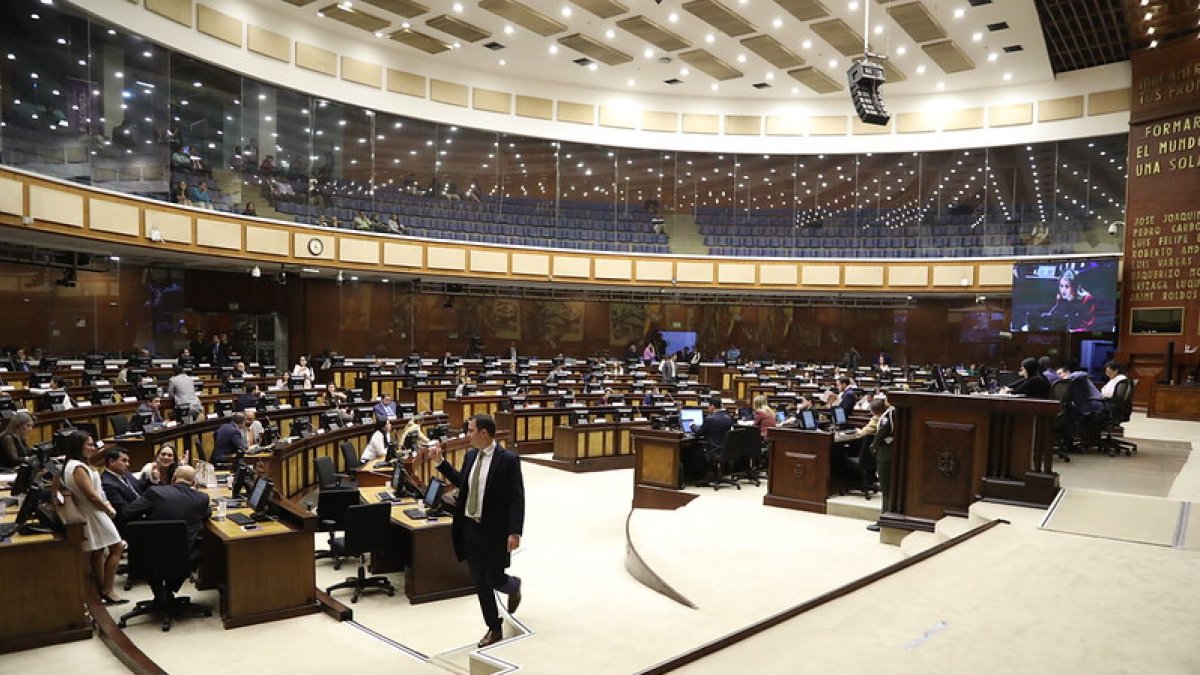 Trabajo. Los legisladores abordan en el pleno puntos informativos sobre administración del sistema de justicia.