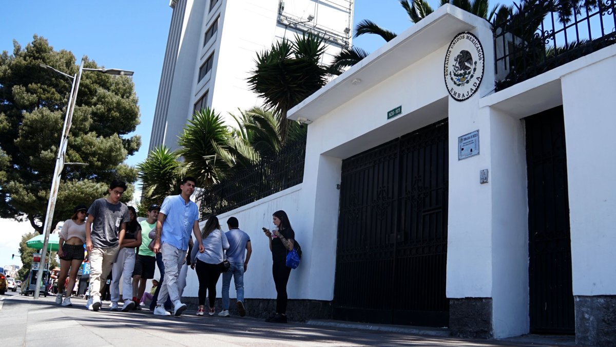 Quito. La sede de la Embajada mexicana en la capital permanece cerrada y sin atención al público.